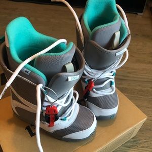 Burton boots.. brand NEW